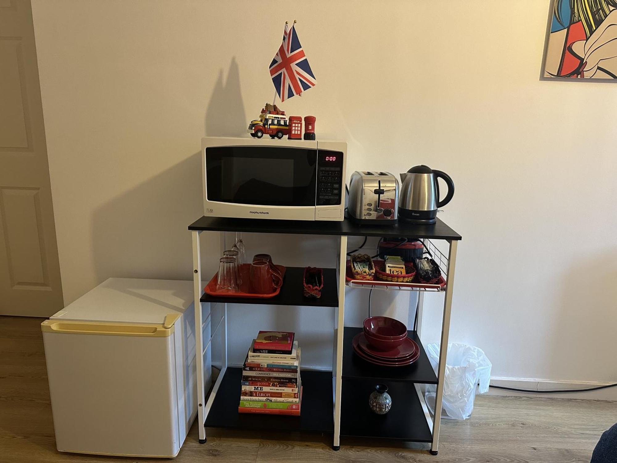 Modern, Large Independent Room With En-Suite Bathroom In Private Owned Apartment 런던 외부 사진